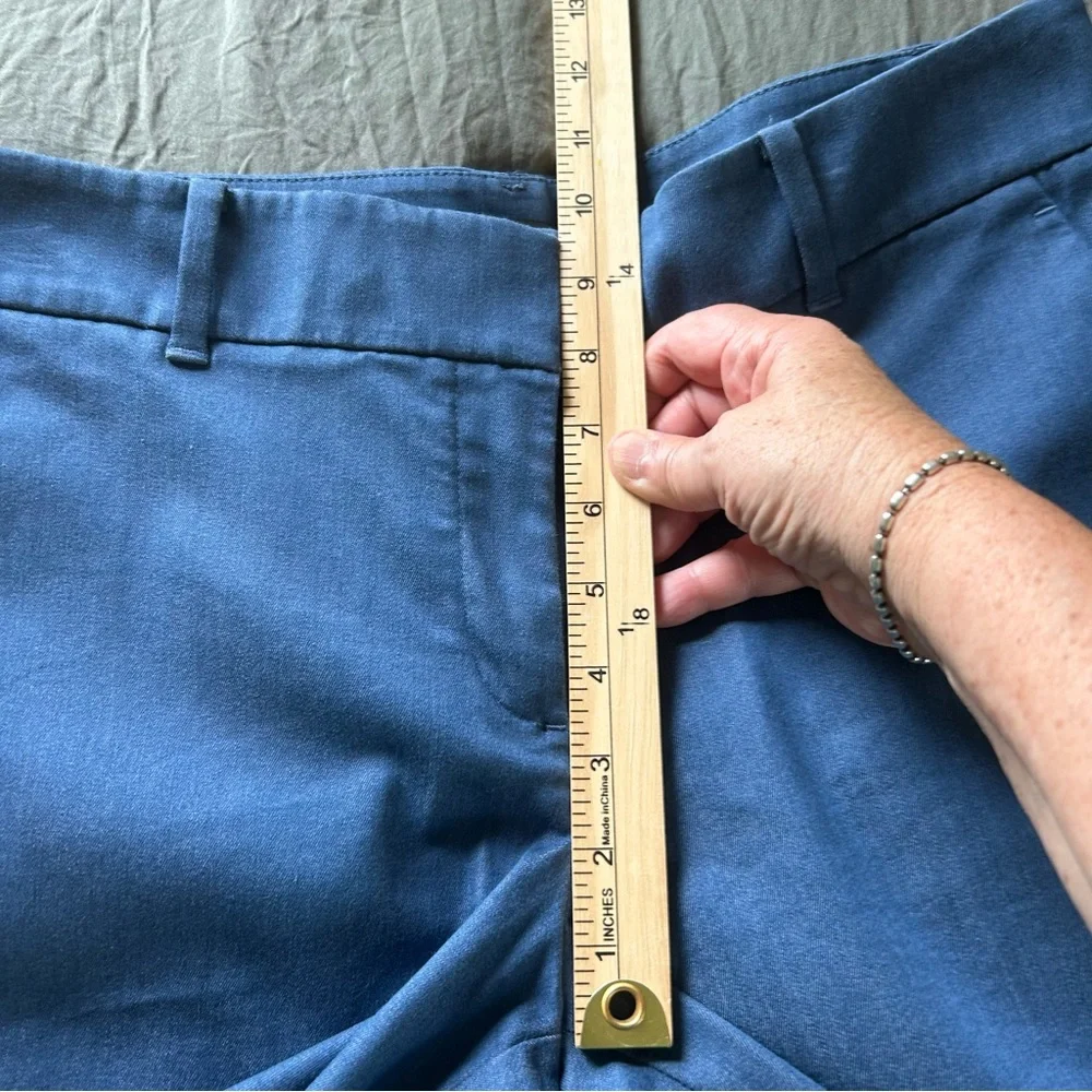 Ann Taylor 11” Chambray Bermuda Shorts. Size 6.